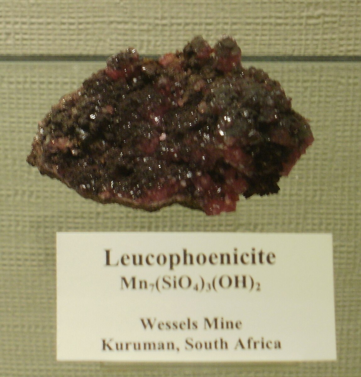 Leucophoenicite