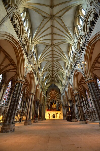 File:Lincoln Cathedral interior (31472077463).jpg