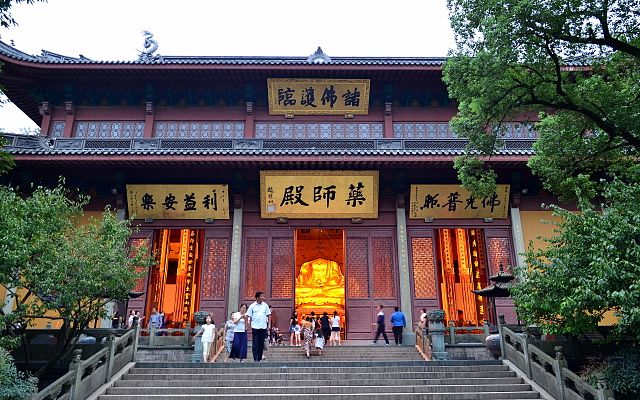 Hall of Bhaisajyaguru in the Temple