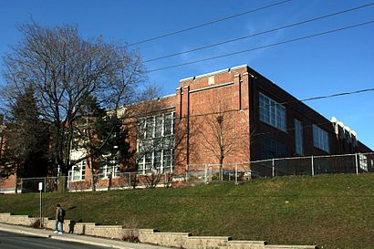 How to get to Lycée Français De Toronto with public transit - About the place