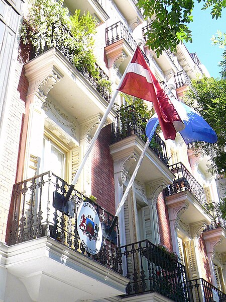 File:Madrid - Calle de Moreto, Embajada de Letonia 1.jpg