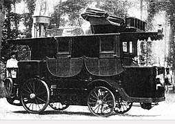 Le « Mail-coach » à vapeur Amédée Bollée, appartenant au marquis Hervé de Broc en 1885 (16 personnes, 50 cv, 30 km/h en palier).
