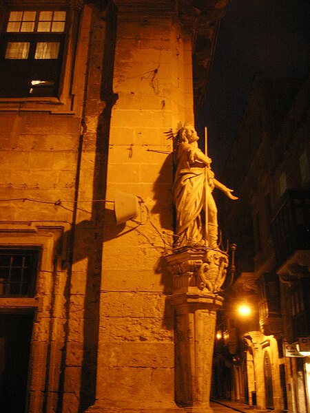 File:March 2007 Valetta by night 16.jpg