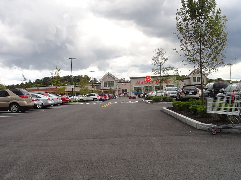 File:Market Basket at the Cape Cod Factory Outlet Mall.JPG