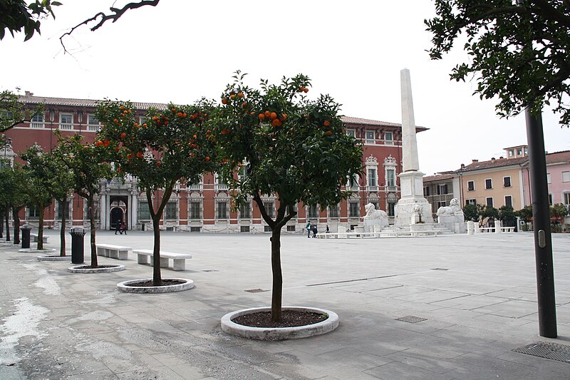 File:Massa Piazza Aranci 05.JPG