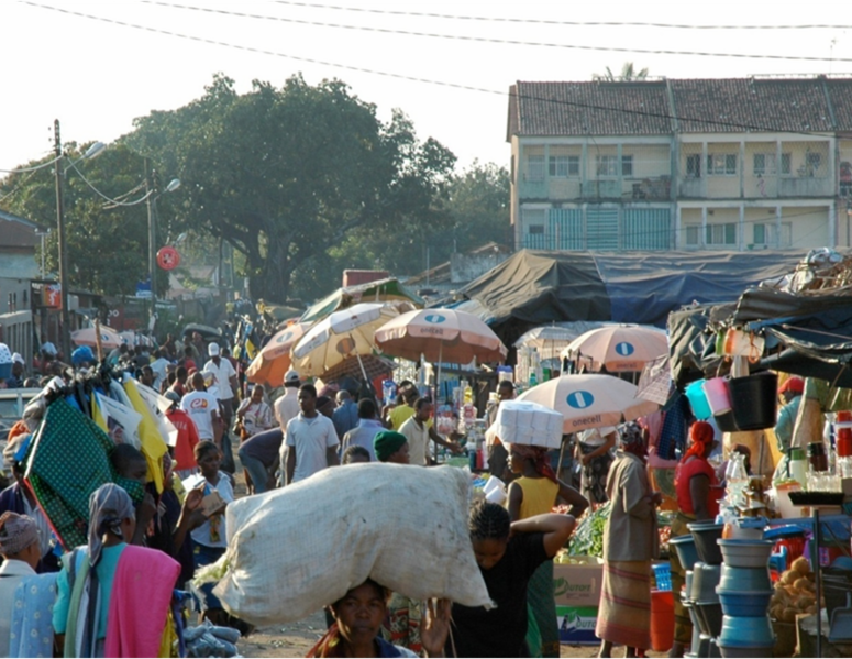 File:Mercado de Xipamanine Maputo Moçambique.png