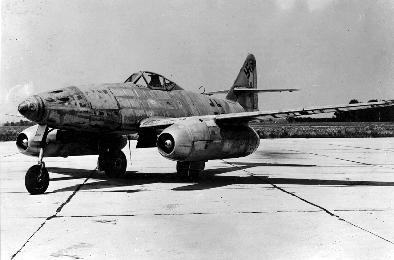 File:Messerschmitt Me 262 060912-F-1234S-012.jpg - Wikimedia Commons