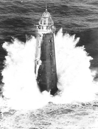 <span class="mw-page-title-main">Minot's Ledge Light</span> Lighthouse in Massachusetts, US