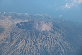 Miyakejima O-Yama Volcano crater.jpg