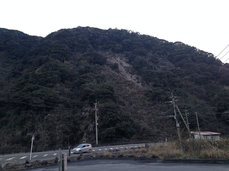 File:Mount Hayasaki near Sakurajima.jpg