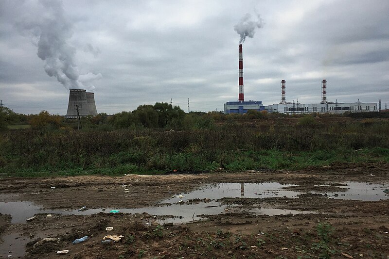 File:Mytishchi, Borisovka Street, view of CHP-27 powerplant (30908563254).jpg