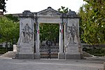 Nîmes - Monument voor de doden 2.jpg