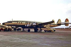 Eine Lockheed L-1049 der Capitol Airways auf dem Flughafen Palma de Mallorca im Jahr 1967