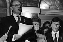 Labour Leader Neil Kinnock conceding defeat Neil Kinnock, Glenys Kinnock and Bryan Gould in 1992.jpg