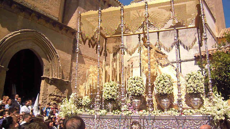 File:Nuestra Señora de la Alegría en su entrada a la Iglesia de Sta. Marina.jpg