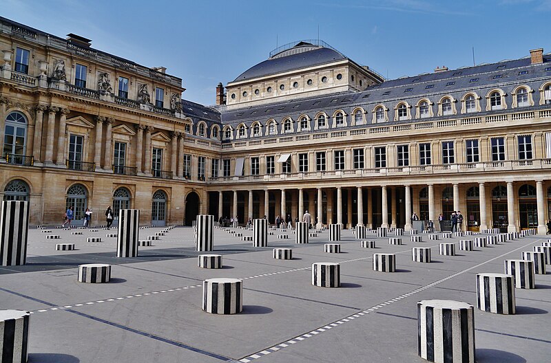 La cour principale du Palais-Royal (Paris)