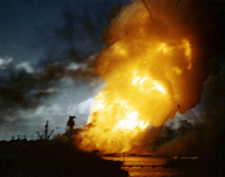File:Pearl Harbor Attack, 7 December 1941 (23747542533).jpg