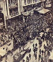 Perón's funeral cortège along the Avenida de Mayo.