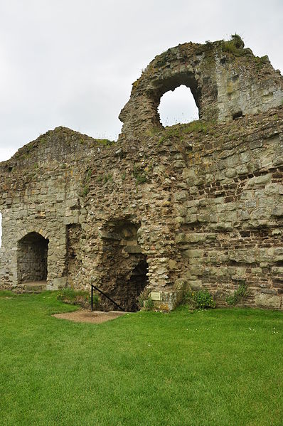 File:Pevensey Castle (2099).jpg