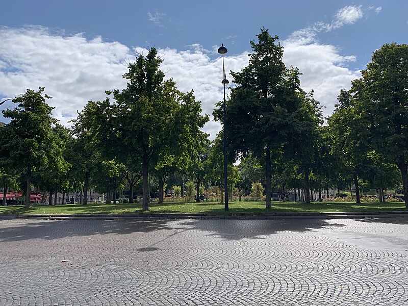 File:Place Maréchal Juin - Paris XVII (FR75) - 2021-08-22 - 3.jpg