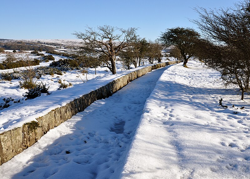 File:Plymouth Leat in snow 1.jpg