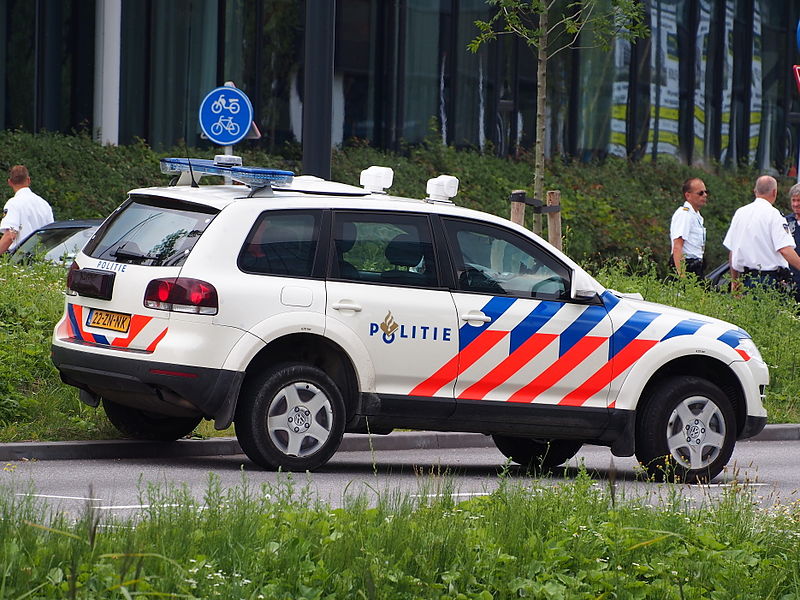 File:Politie VW met kenteken 22-ZN-NK in Hoofddorp, foto 1.JPG