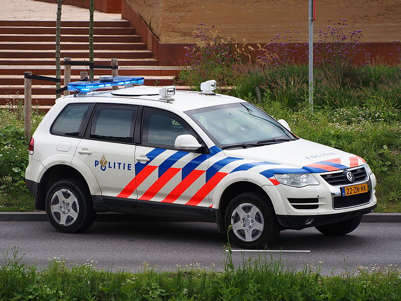 File:Politie VW met kenteken 22-ZN-NK in Hoofddorp, foto 3.JPG