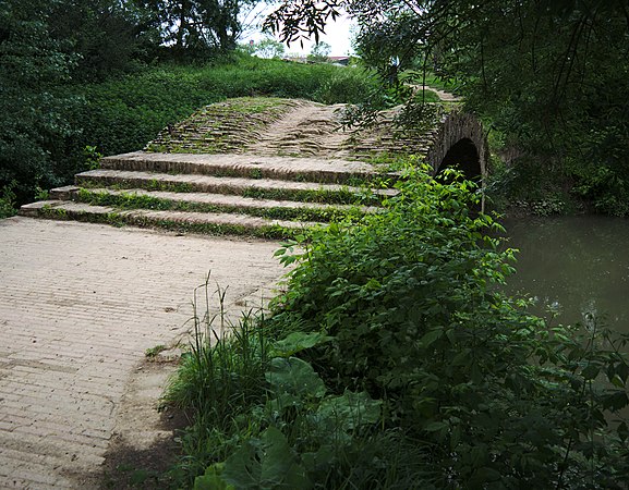 Français : Vue du Pont Tourné de L'Isle-Jourdain (Gers)