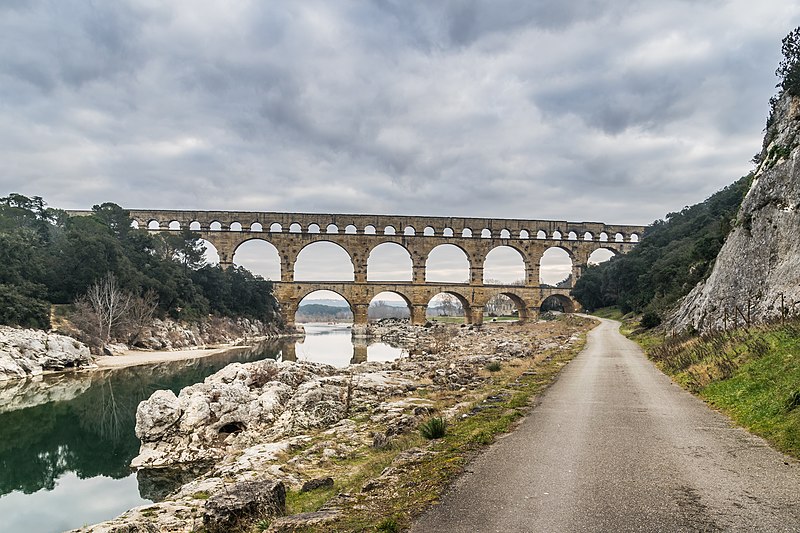 File:Pont du Gard (18).jpg