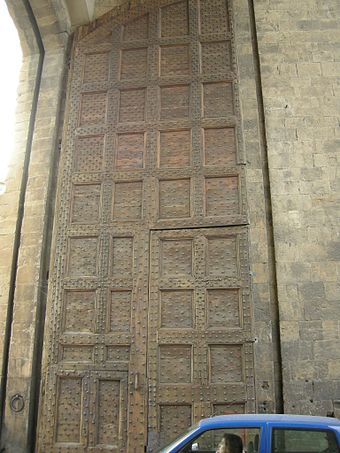 Iron clad doors. Porta romana, firenze, porta.JPG