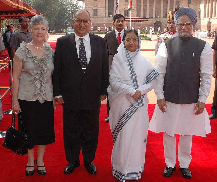 File:Pratibha Devisingh Patil and the Prime Minister, Dr. Manmohan Singh at the ceremonial reception of the Governor-General of New Zealand, Mr. Anand Satyanand, and his wife Mrs. Susan Satyanand, at Rashtrapati Bhavan (1).jpg