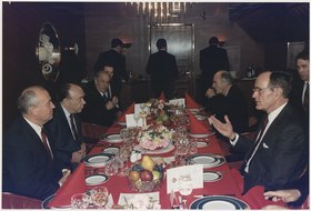 President Bush has lunch with Soviet President Gorbachev aboard the Maxim Gorky during the Malta Summit - NARA - 186405.tif