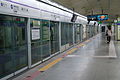 Sân ga hướng Sangil-dong/Macheon của Tuyến 5 (Ga Sangil-dong - Ga Hanam Pungsan (không bao gồm Ga Gangil) trước khi mở rộng mở rộng và thay đổi phông chữ, trong thời kỳ Tổng công ty Vận tải Nhanh Đô thị Seoul)