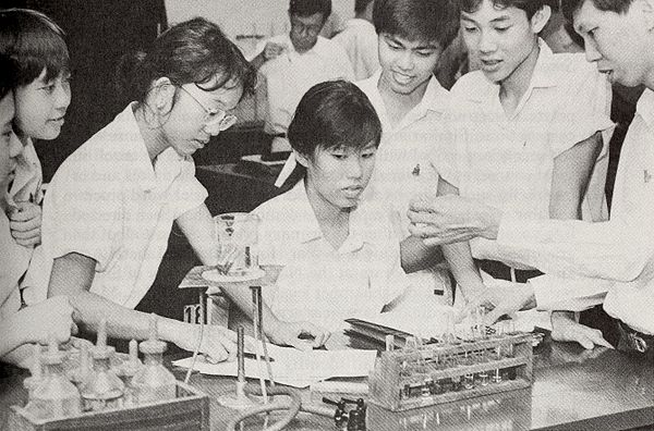 Raffles Junior college chemistry lab students in the early 1990s.