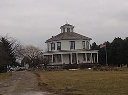 Randall Octagon Rumah di Mayville, Michigan.jpg