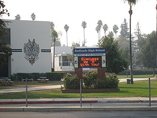 <span class="mw-page-title-main">Redlands High School</span> High school in Redlands, California