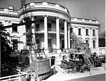 Removing debris from the interior, February 1950 Removing Debris from the Renovation of the White House-02-27-1950.jpg