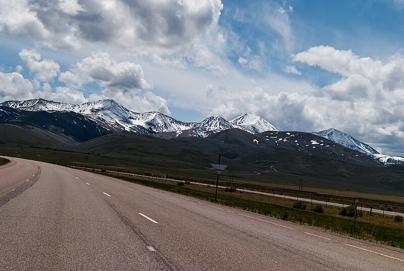 File:Rocky Mountains Highway Curve PLC-HW-15.jpg