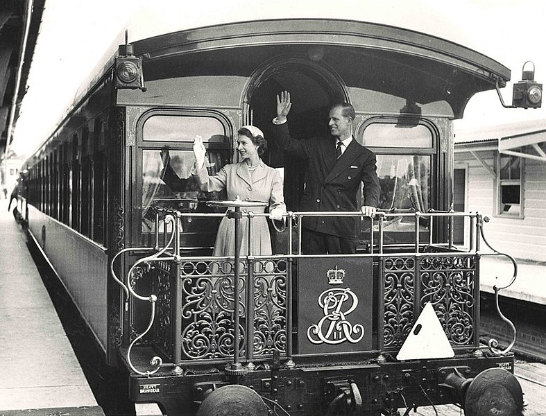 File:Royal Visit 1954 - Central Station (2799050582).jpg