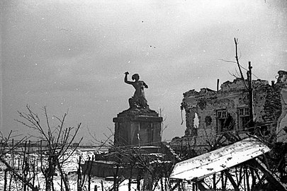 Ruiny przystani w styczniu 1945