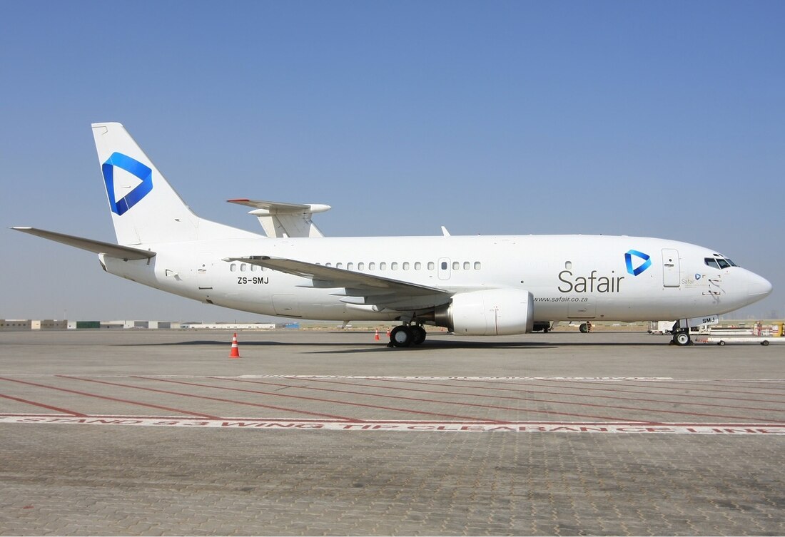 File:Safair Boeing 737-300 Lebeda.jpg