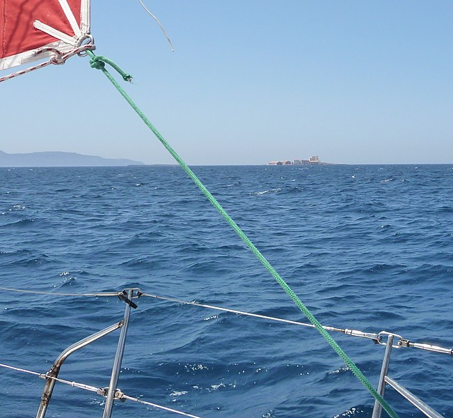 File:Sailing in sicily, Isolotto Formica - panoramio.jpg