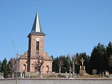 L'église et le calvaire.