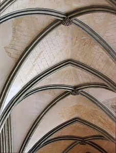 Early four-part rib vaults at Salisbury Cathedral, with a simple carved stone boss at the meeting point of the ribs (1220–1258)