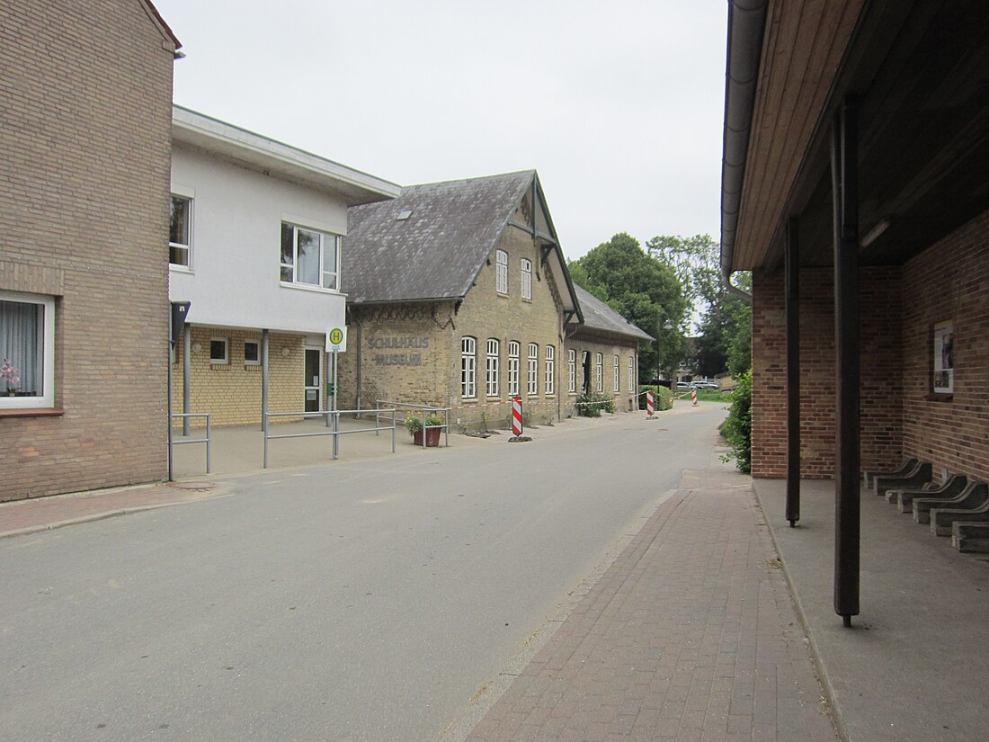 File:Schulhausmuseum Hollingstedt.jpg