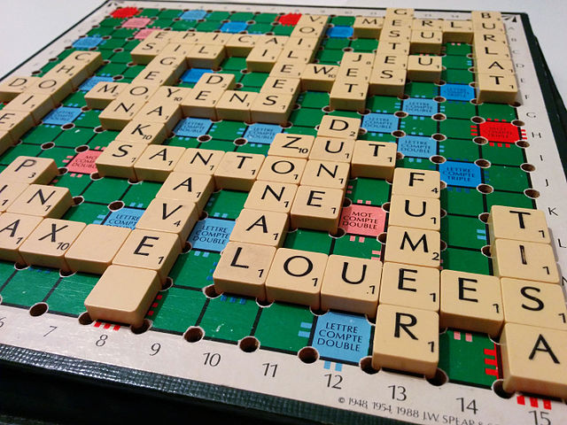A game of Scrabble in French