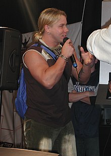 Moore in March 2003 at WWE Fan Axxess Shannonmoore.jpg