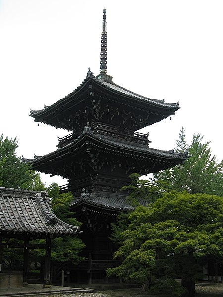 File:Shinshō-gokuraku-ji sanjyunoto.jpg