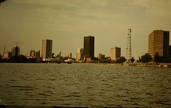 Skyline of Rochester in 1987, Xerox Tower in the center, Lincoln Rochester Trust Company (Chase Bank) building to its left. Under construction Hyatt Regency Rochester far left. Skyline of Rochester NY in 1987.jpg