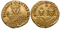 Baszileiosz fiával, Konstantinnal és második feleségével, Eudokia Ingerinával.